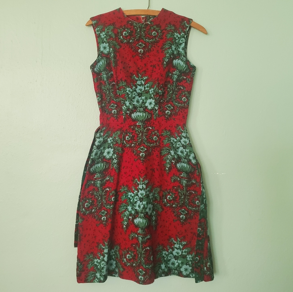 Vintage 60s Floral Toile Urn Garden Tapestry Linen Dress in Red & Green Sheath S - Picture 6 of 14